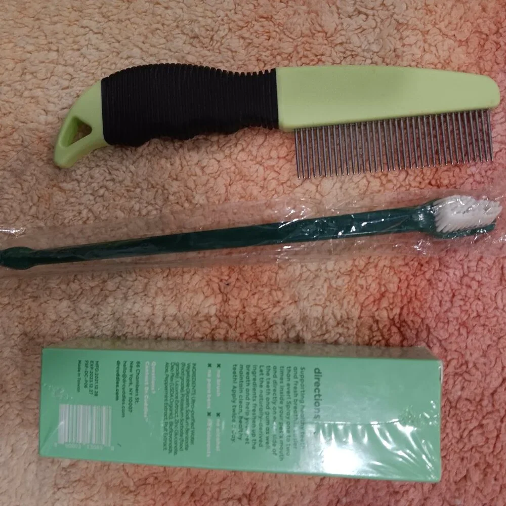 Dr. Cuddles bye bye bad breath + dog toothbrush + dog brush package
